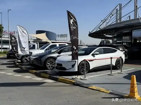 迪拜土豪也爱咱国产车？小鹏要进警队，和兰博基尼当同事！