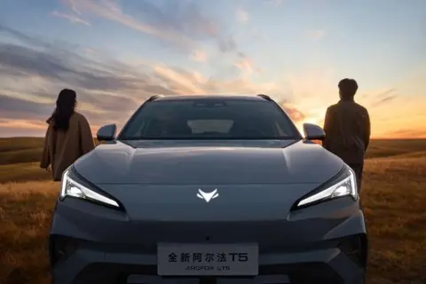 4S店试驾：早高峰场景模拟体验