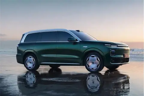 零跑小鹏三季报营收双双翻倍，为何股价相继大跌？